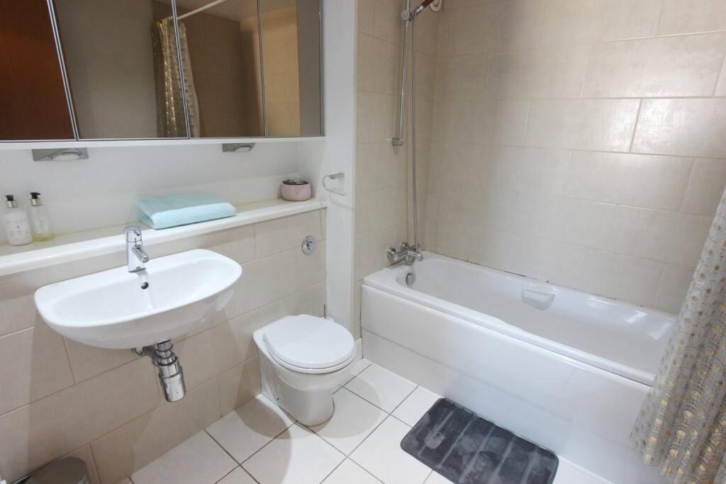 Spacious 2 Bed, 2 Bath Apartment -The Shore, Leith Edinburg Exteriör bild