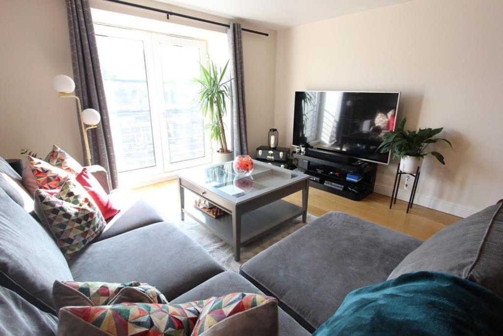 Spacious 2 Bed, 2 Bath Apartment -The Shore, Leith Edinburg Exteriör bild